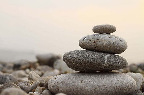 Zen-Steine als Symbol für Balance und Feng-Shui